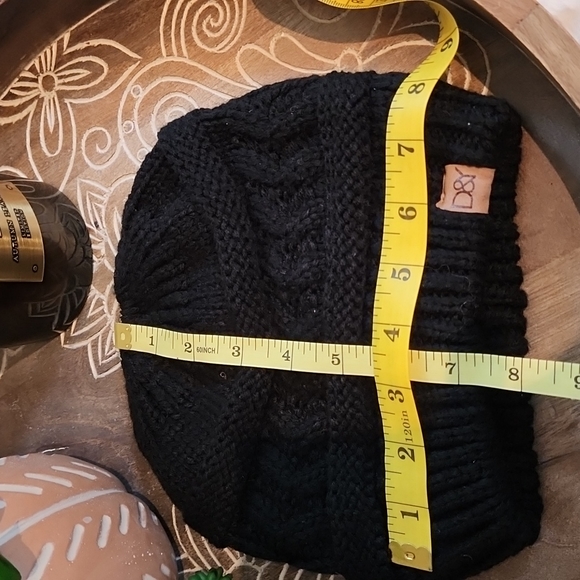 Black knit winter beanie with top ponytail hole. - Picture 4 of 4